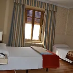 Villegas 3* ולנסיה דה דון חואן